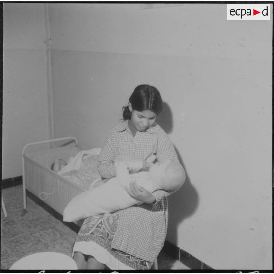 Colomb-Béchar. Centre professionnel. Cours de puériculture.