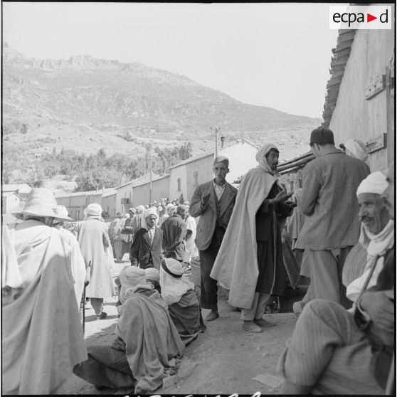 Jour de marché au village d'Ouled-El-Bahri.