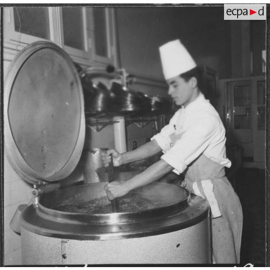 Ben-Aknoun. Ecole hôtelière. La soupe mijote pour ce soir.