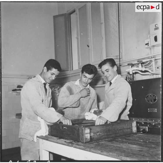 Ben-Aknoun. Ecole hôtelière. La plonge.