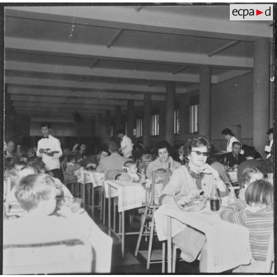 Ben-Aknoun. Ecole hôtelière. La salle à manger.