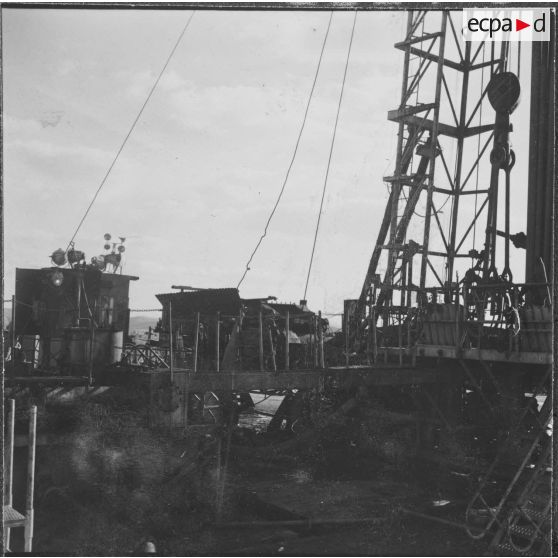 Sidi Mohammed Ben Aouda. Puits ODM6 de la SN REPAL (société nationale de recherche et d'exploitation de pétrole en Algérie). Les machines.