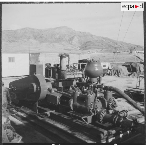 Sidi Mohammed Ben Aouda. Puits ODM6 de la SN REPAL (société nationale de recherche et d'exploitation de pétrole en Algérie). Les machines.