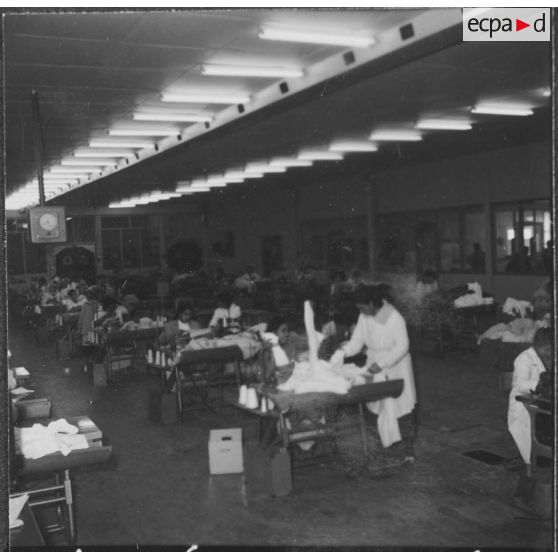 Relizane. Bonneterie d'Oued-Zina. La salle principale.