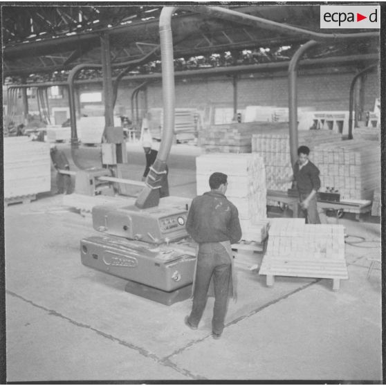 Sidi Chami. Menuiserie Lyon-Standard. Raboteuse.