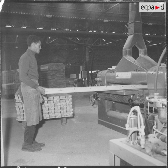 Sidi Chami. Menuiserie Lyon-Standard. Ponceuses.