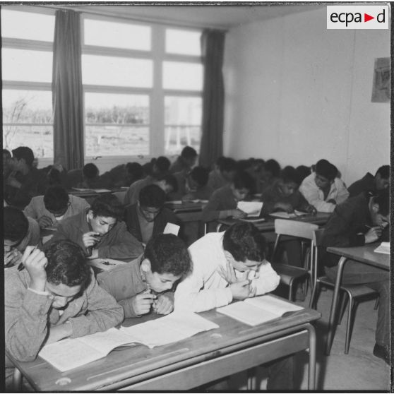 Clinchant. Centre de formation professionnelle agricole (CFPA). Les élèves dans la salle de cours.