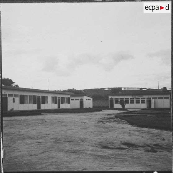 Clinchant. Centre de formation professionnelle agricole (CFPA). Les dortoirs et le réfectoire.