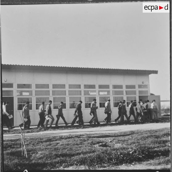 Clinchant. Centre de formation professionnelle agricole (CFPA). Les élèves vont dans la salle de cours.