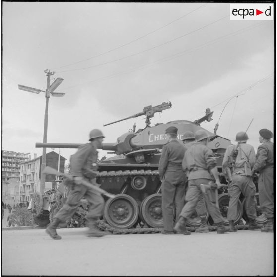 Bab el Oued. Fusillade sur le 2e bataillon du 73e régiment d'infanterie de marine (RIMa). Des soldats à leur poste.