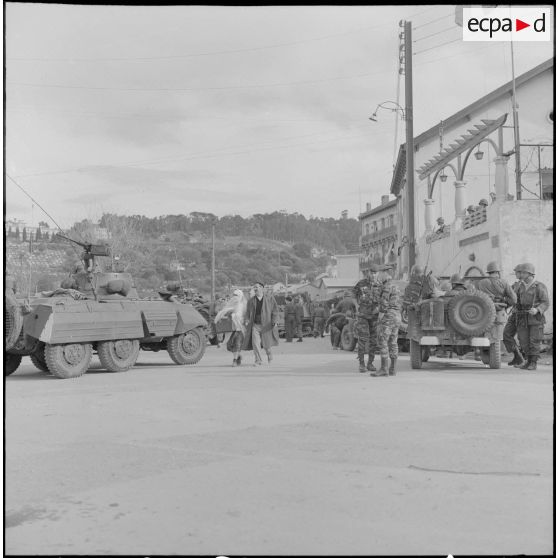 Bab el Oued. Fusillade sur le 2e bataillon du 73e régiment d'infanterie de marine (RIMa). Les soldats à leurs postes.