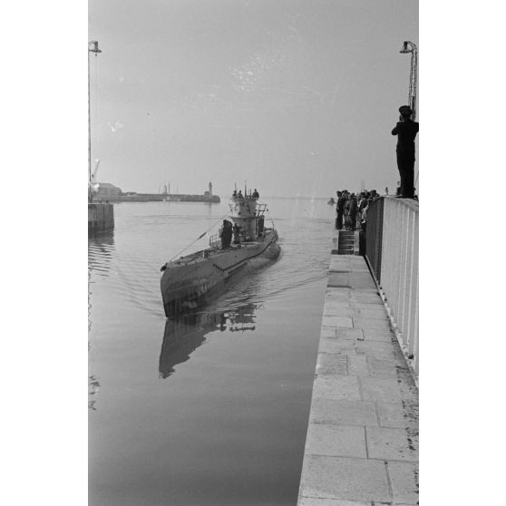 Le retour à Saint-Nazaire de la 5e croisière du sous-marin U-552 commandé par le Kapitänleutnant Erich Topp.