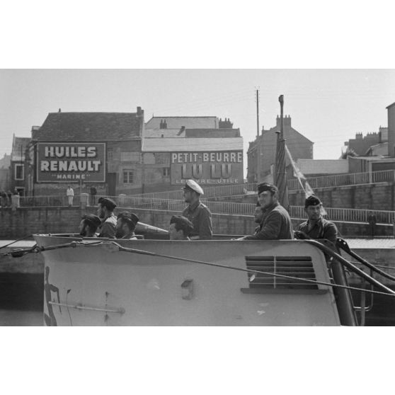 Le retour à Saint-Nazaire de la 5e croisière du sous-marin U-552 commandé par le lieutenant (Oberleutnant zur See) Erich Topp.