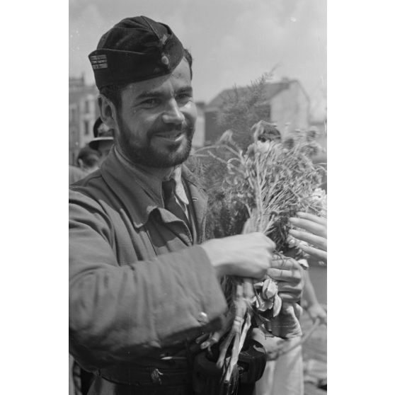 Le Kapitänleutnant Helmuth Ringelmann, commandant du sous-marin U-75, peu après son retour au port de Saint-Nazaire.
