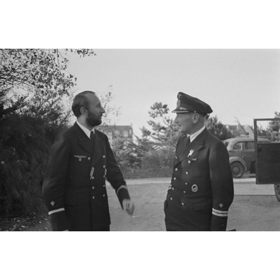 Le lieutenant Heinrich Schwich portant la barbe, après une mission à bord du sous-marin U-552 commandé par Erich Topp.