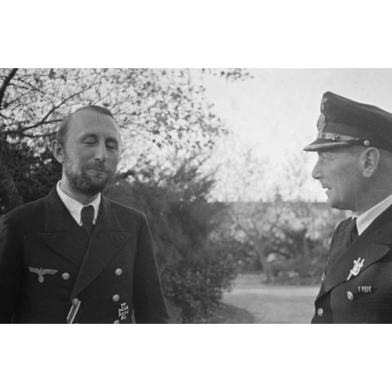 Le lieutenant Heinrich Schwich portant la barbe, après une mission à bord d'un sous-marin (vraisemblablement celui de Erich Topp, U-552).