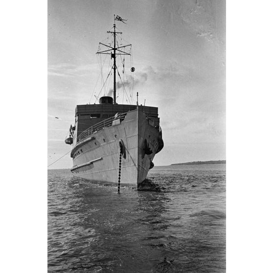 La proue du mouilleur de mines Ostmark peu après des modifications apportées à Nantes.