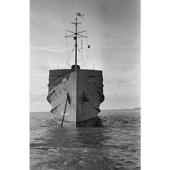 La proue du mouilleur de mines Ostmark peu après des modifications apportées à Nantes.