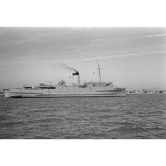 Vue tribord du mouilleur de mines Ostmark peu après des modifications apportées à Nantes.