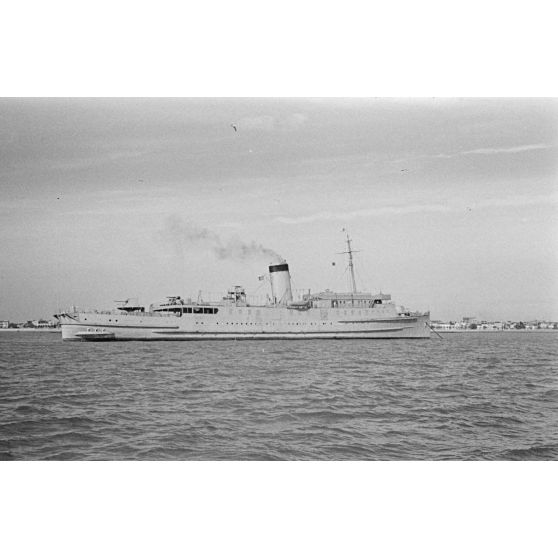 Vue tribord du mouilleur de mines Ostmark peu après des modifications apportées à Nantes.
