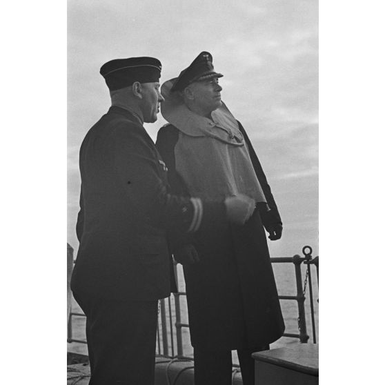 Les officiers à bord du mouilleur de mines Ostmark.