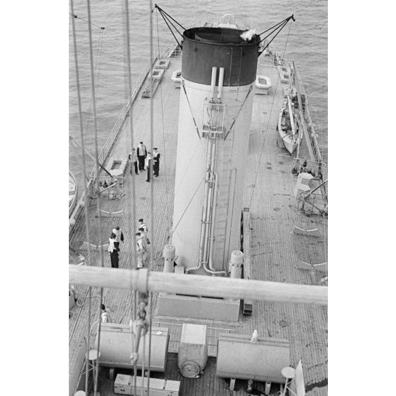 Marins à bord du mouilleur de mines Ostmark.