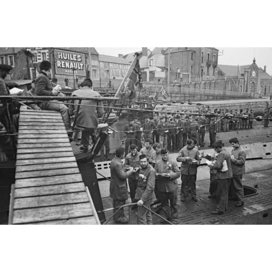 Trois des quatre sous-marins allemands de retour au port de Saint-Nazaire, le 26 novembre 1941.