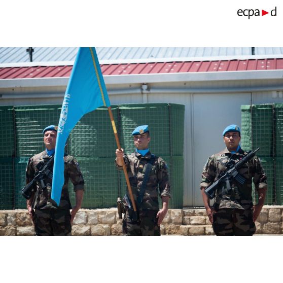 Rassemblement de la garde au drapeau des Nations unies pour une cérémonie à Deir Kifa, au Sud-Liban.