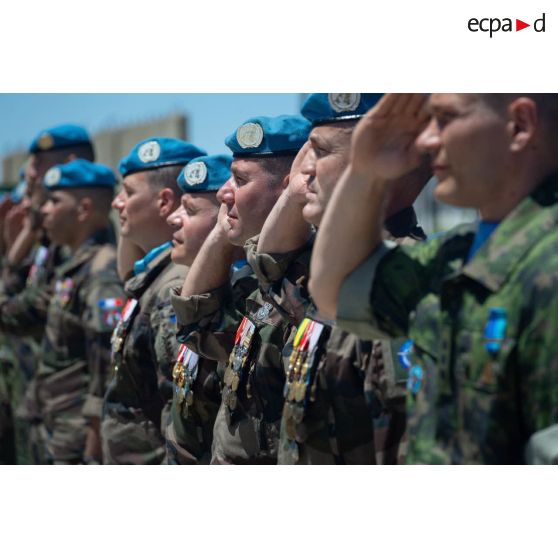 Rassemblement des casques bleus français pour une cérémonie à Deir Kifa, au Sud-Liban.