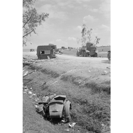 Une automitrailleuse BA-10 détruite ou abandonnée.