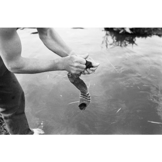 Toilette du matin au sein de la 137. infanterie division.