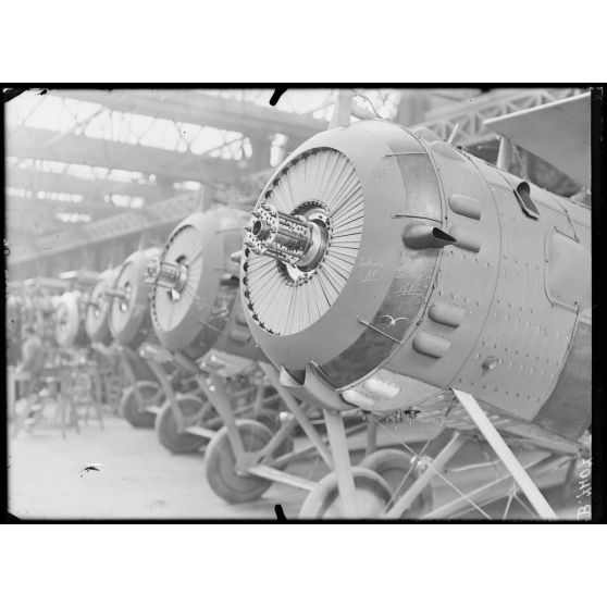 Paris. Usine d'aviation Salmson. Les avions, avant le montage des ailes. [légende d'origine]