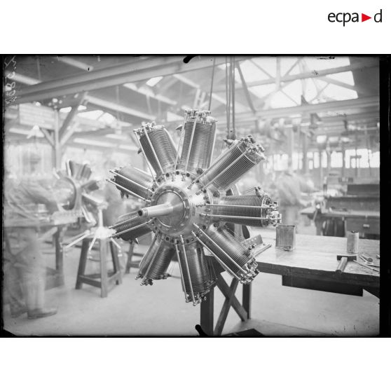 Billancourt (Seine). Usine Salmson. Moteur Clerget, 130 HP, 1200 tours, 170 kgs. [légende d'origine]