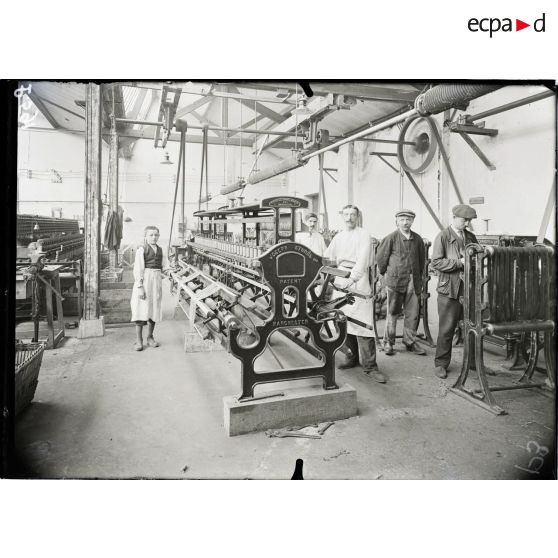 Charenton (Seine). Fabrique de fils, simples et retors, à coudre. Duriez et Compagnie. Dévidage et glaçage. [légende d'origine]