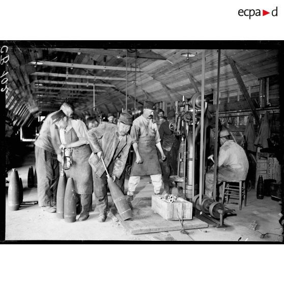 Le limage (?). [légende d'origine]