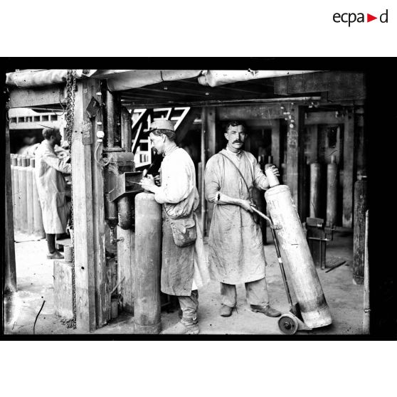 Poste d'essai de bouteilles de collongite. [légende d'origine]