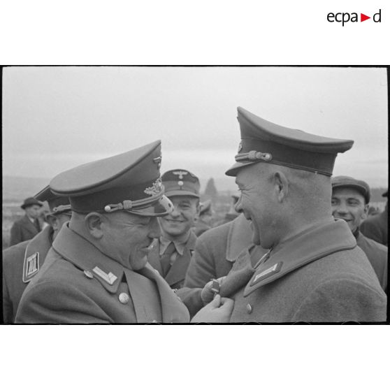 Remise de décorations au sein de l'Organisation Todt.