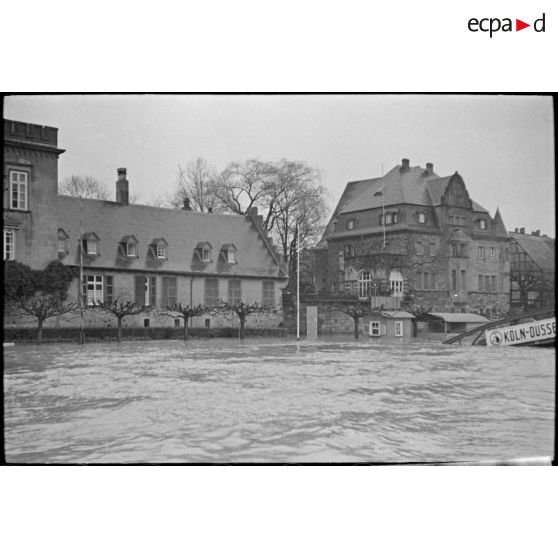Le Rhin est sorti de son lit, la ville de Koblenz (Coblence) est inondée.
