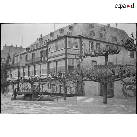 Le Rhin est sorti de son lit, la ville de Koblenz (Coblence) est inondée.