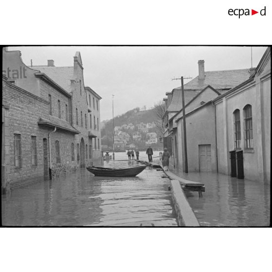 Le Rhin est sorti de son lit, la ville de Koblenz (Coblence) est inondée.
