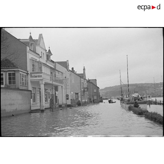 Le Rhin est sorti de son lit, la ville de Koblenz (Coblence) est inondée.