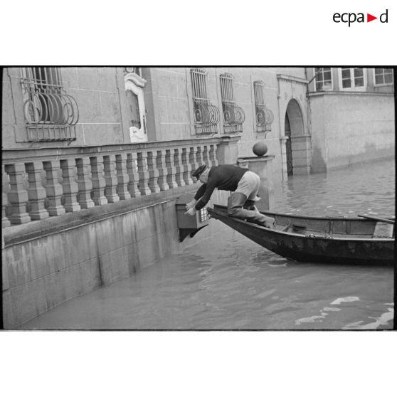 Le Rhin est sorti de son lit, la ville de Koblenz (Coblence) est inondée.