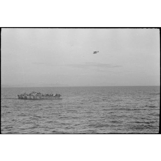 Une patrouille de dragueurs de mines de la 12. Räumbootflottille de la Kriegsmarine.