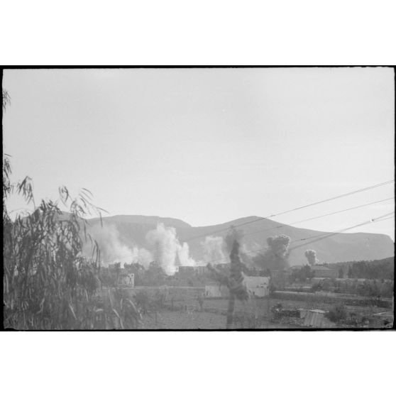 Une attaque aérienne sur l'île de Leros.