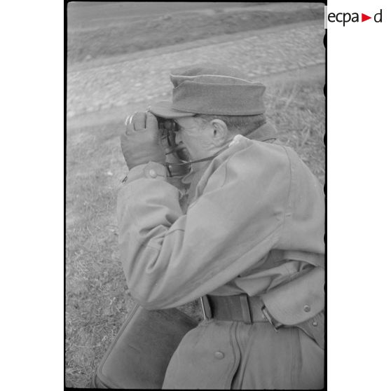 Bergmann s'attarde sur un colonel (Oberst).