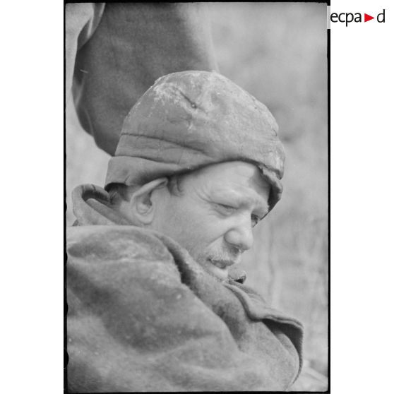 Portrait d'un ouvrier ou d'un prisonnier soviétique requis pour des travaux.