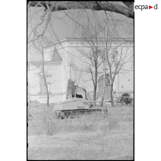 Poste d'observation du schwere Panzer Abteilung 519 dans des ruines.