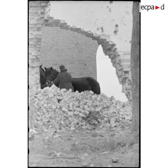 Poste d'observation du schwere Panzer Abteilung 519 dans des ruines.