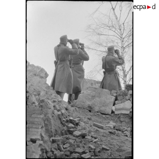 Poste d'observation du schwere Panzer Abteilung 519 dans des ruines.