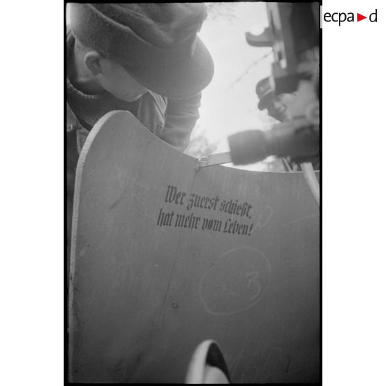 Inscription sur le blindage d'un Nashorn du 519e bataillon lourd de chasseurs de chars (Schwere Panzerjäger Abteilung 519).